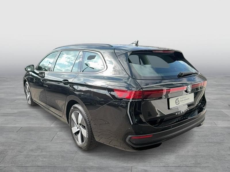 Gebraucht VW Passat Basis 150 PS (110 kW) 2025 Grenadillschwarz metallic (metallic) Kombi