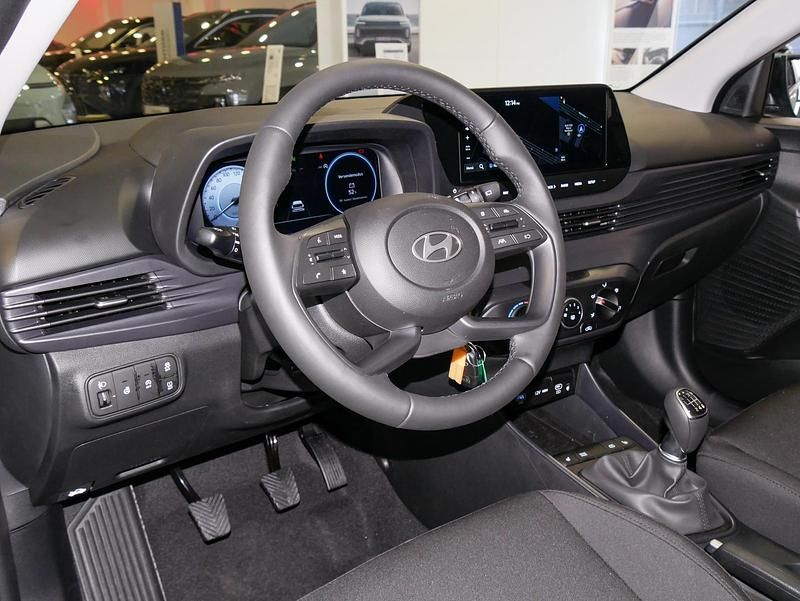 Neu Hyundai i20 Blackline 90 PS (66 kW) 2026 Phantom black Limousine