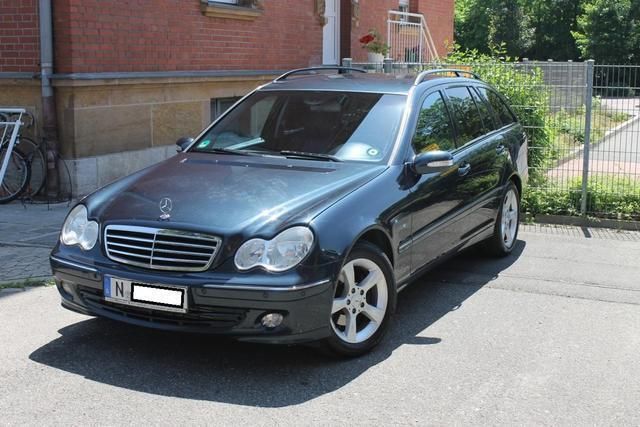 Schwarz metallic Gebraucht 2004 Mercedes C220 Avantgarde Kombi | 9.999 € - Bild 1/4