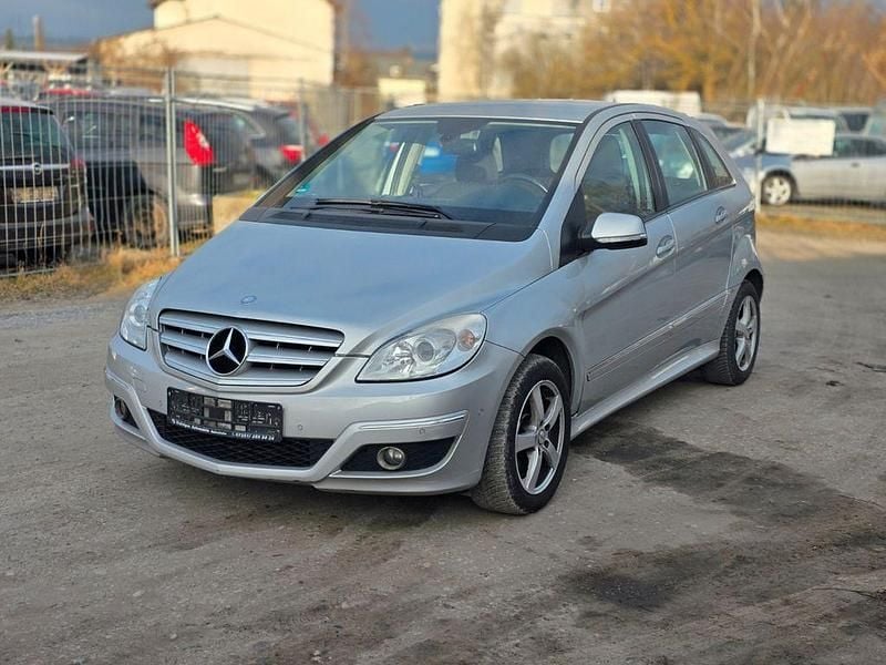 Gebraucht Mercedes B180 109 PS (80 kW) 2010 Silber Van / Kleinbus