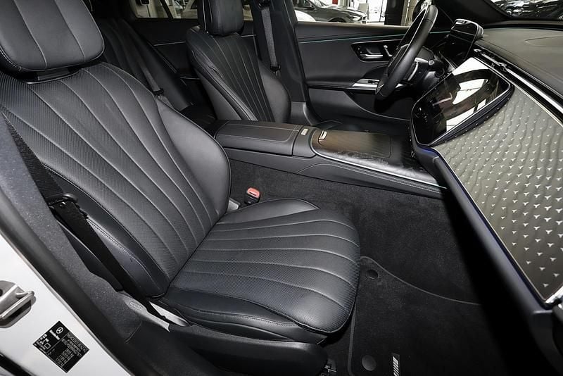 Gebraucht Mercedes E300 AMG 204 PS (150 kW) 2024 Manufaktur lack manufaktur opali Kombi