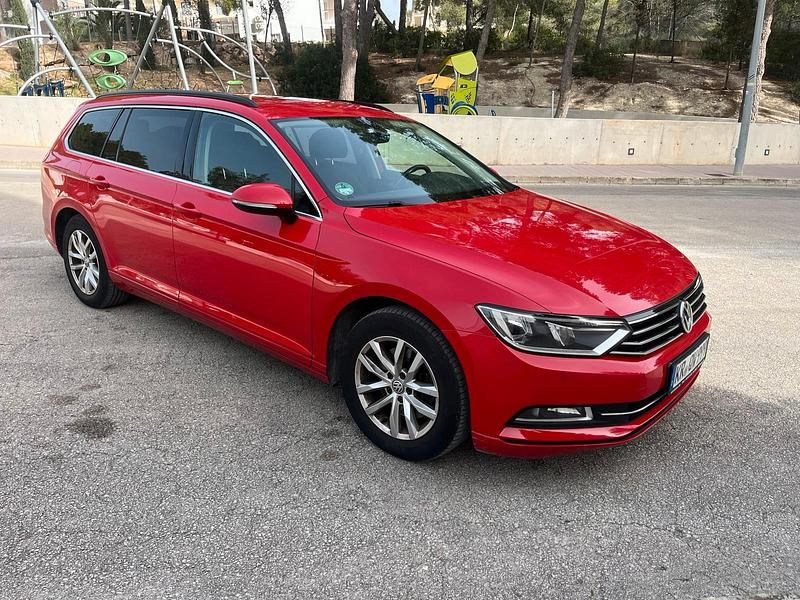 Rot Gebraucht 2016 VW Passat Kombi | 7.000 € (Superpreis) - Bild 1/4