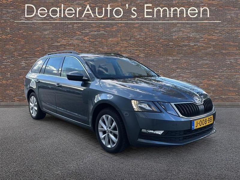 Grau Gebraucht 2020 Skoda Octavia Business Line Kombi | 9.999 € (Fairer Preis) - Bild 1/4
