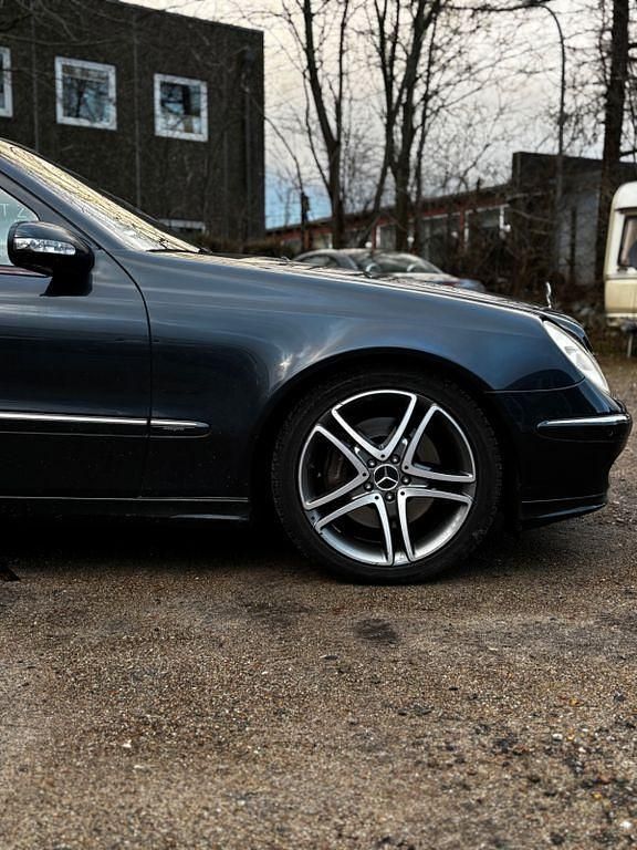 Gebraucht Mercedes E500 Avantgarde 306 PS (225 kW) 2003 Blau Limousine