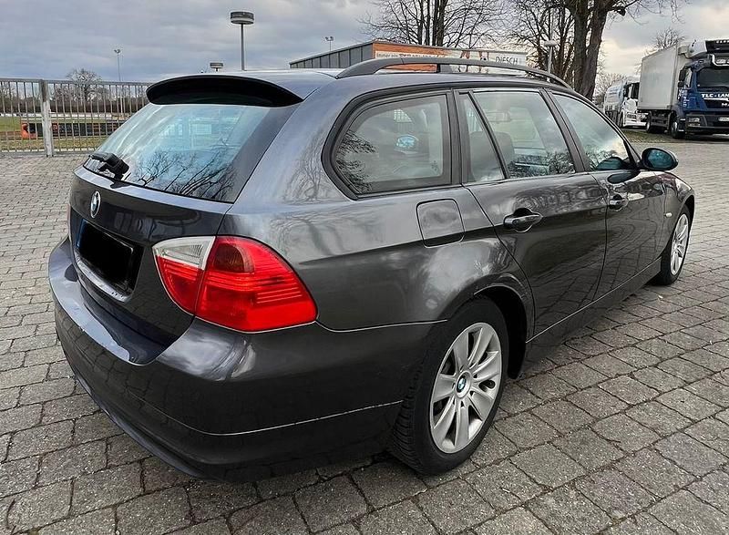 Gebraucht BMW 318 129 PS (94 kW) 2007 Grau Kombi
