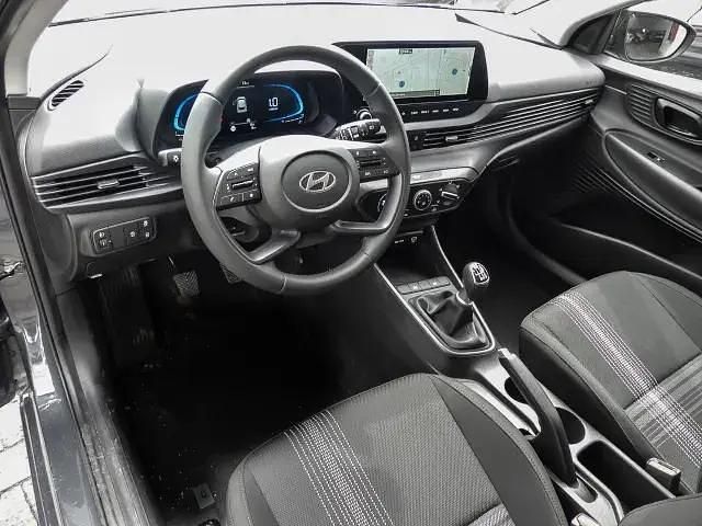 Neu Hyundai i20 Select 79 PS (58 kW) 2025 Grau Limousine