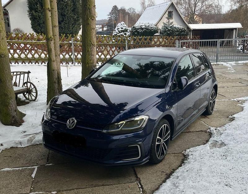 Gebraucht VW Golf VII GTE 204 PS (150 kW) 2017 Blau Limousine