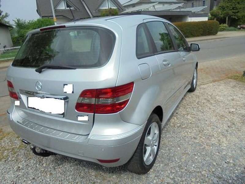 Silber Gebraucht 2006 Mercedes B180 Van / Kleinbus | 2.700 € (Teuer) - Bild 1/4
