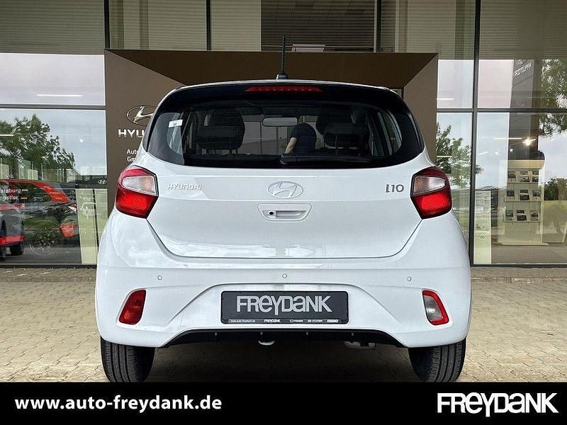 Gebraucht Hyundai i10 Select 63 PS (46 kW) 2025 Atlas white Kleinwagen