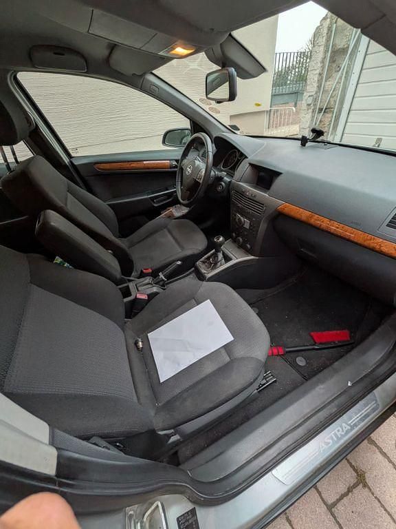 Gebraucht Opel Astra 105 PS (77 kW) 2006 Silber Limousine