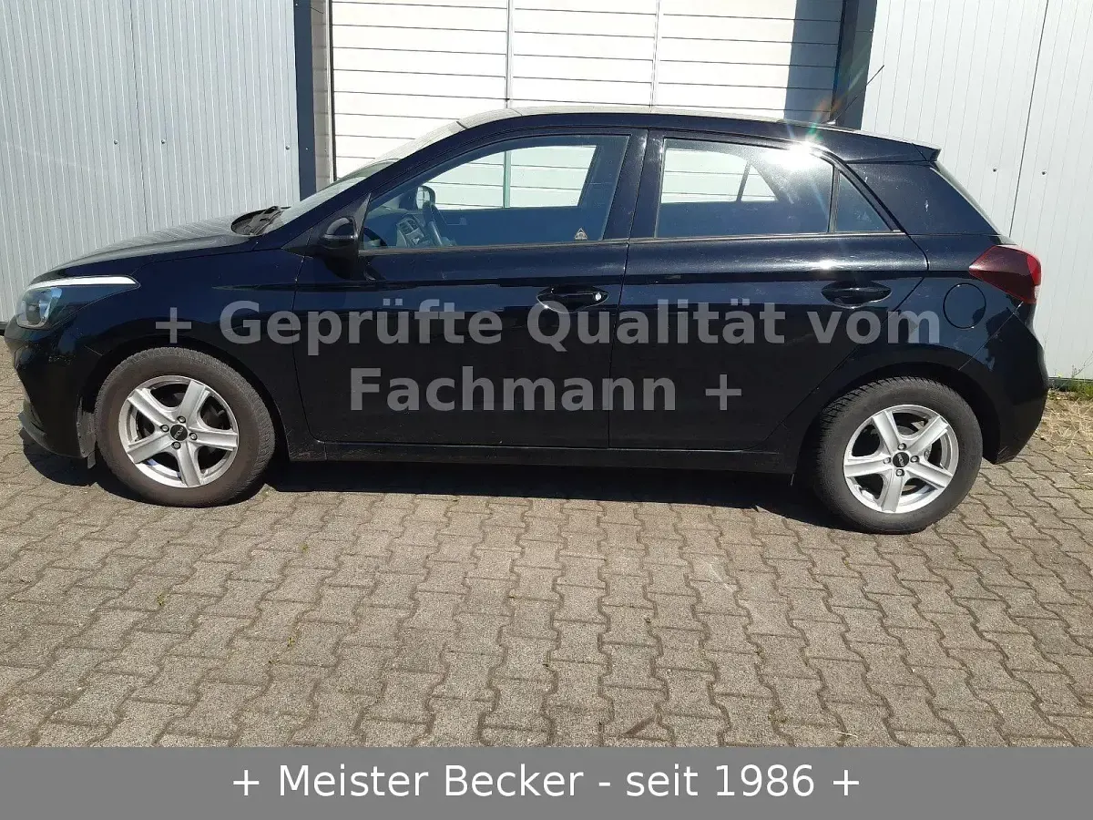 Gebraucht Hyundai i20 Select 75 PS (55 kW) 2019 Schwarz Kleinwagen