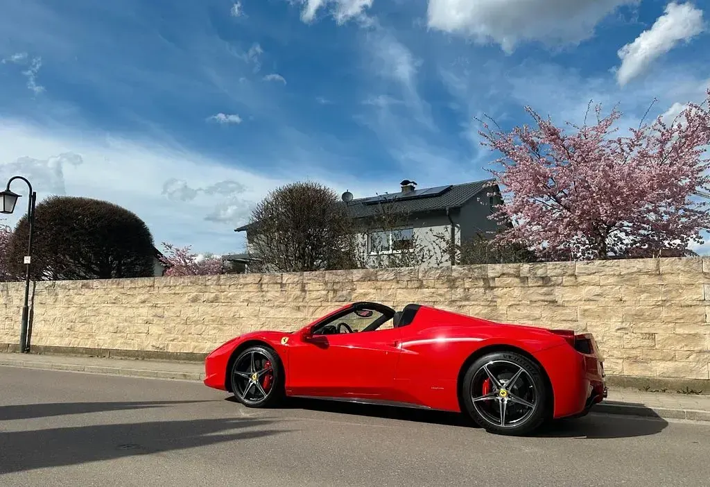 Second-hand Ferrari 458 570 CP (419 kW) 2012 Roșu Cabrio