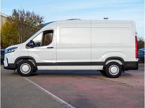 Second-hand Maxus V90 148 CP (108 kW) 2024 Alb Van