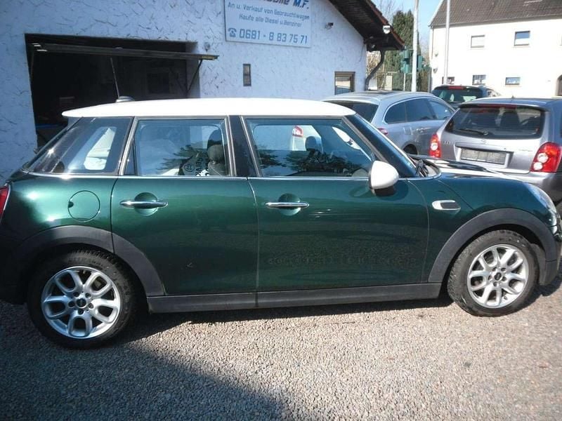 Gebraucht Mini Cooper D 116 PS (85 kW) 2015 British racing green ii metall Kleinwagen