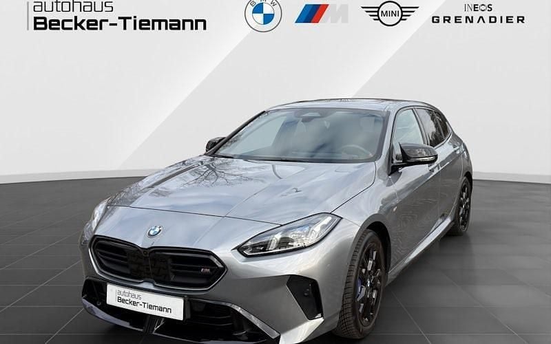 Grau Gebraucht 2025 BMW M135 Efficient Dynamics Kleinwagen | 39.981 € (Guter Preis) - Bild 1/4