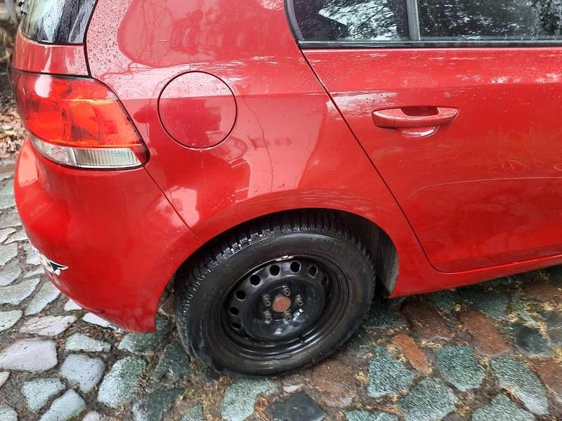 Gebraucht VW Golf VI Comfortline 80 PS (58 kW) 2010 Rot Kleinwagen