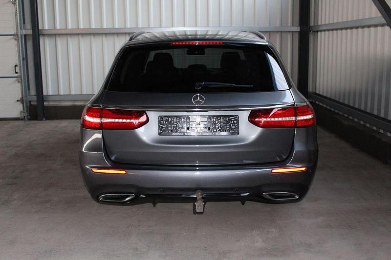 Gebraucht Mercedes E220 AMG line 194 PS (142 kW) 2018 Grau Kombi