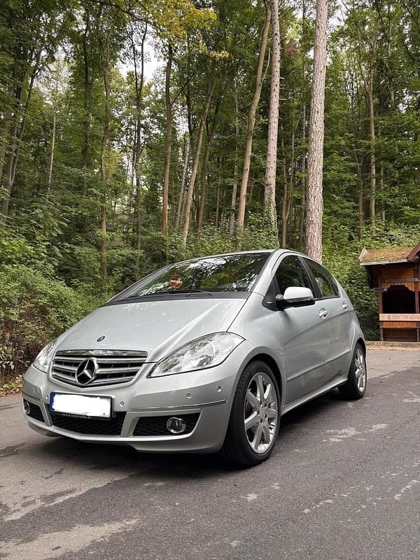 Silber Gebraucht 2010 Mercedes A180 Avantgarde Limousine | 4.500 € (Guter Preis) - Bild 1/4
