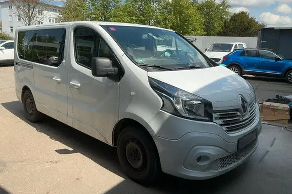 Gebraucht Renault Trafic Expression 145 PS (106 kW) 2015 Weiß Van / Kleinbus