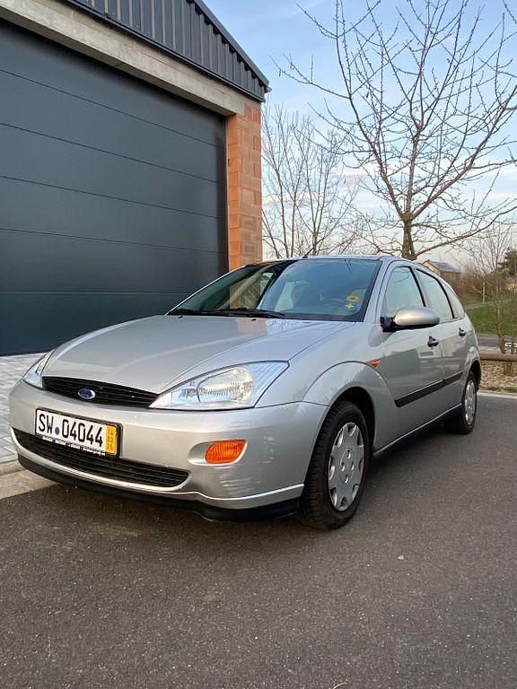 Gebraucht Ford Focus 101 PS (74 kW) 2001 Silber Limousine
