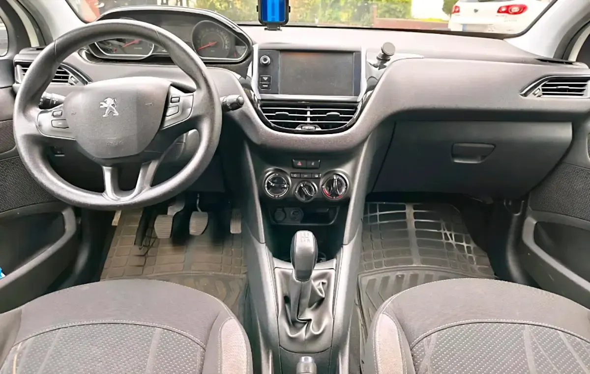 Gebraucht Peugeot 208 Active 82 PS (60 kW) 2012 Weiß Kleinwagen