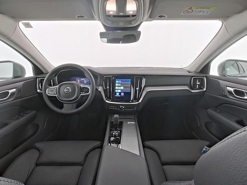 Gebraucht Volvo V60 CC Plus 197 PS (144 kW) 2023 Vapour grey / metallic Kombi