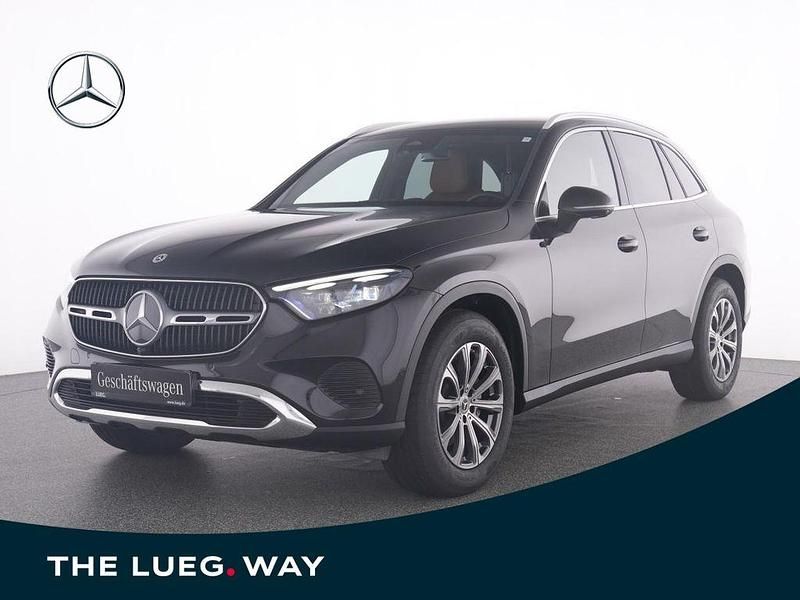 Schwarz metalliclack obsidians Gebraucht 2024 Mercedes GLC300 Avantgarde SUV | 63.785 € (Fairer Preis) - Bild 1/4