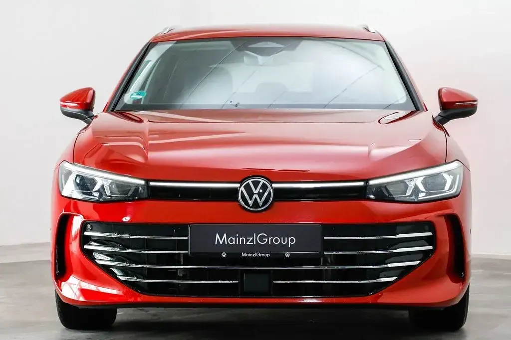 Gebraucht VW Passat Elegance 150 PS (110 kW) 2025 Chilirot metallic Kombi