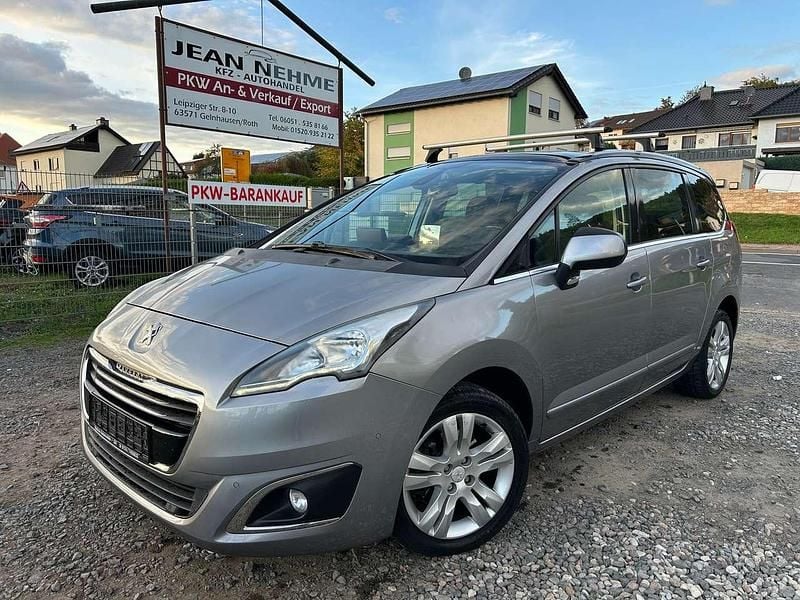 Grau Gebraucht 2014 Peugeot 5008 Active Van / Kleinbus | 4.990 € (Guter Preis) - Bild 1/4