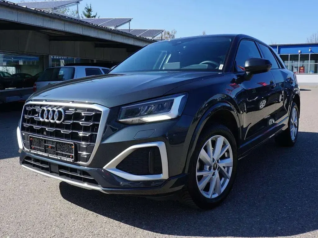 Używany Audi Q2 Advanced 150 KM (110 kW) 2025 Szary SUV