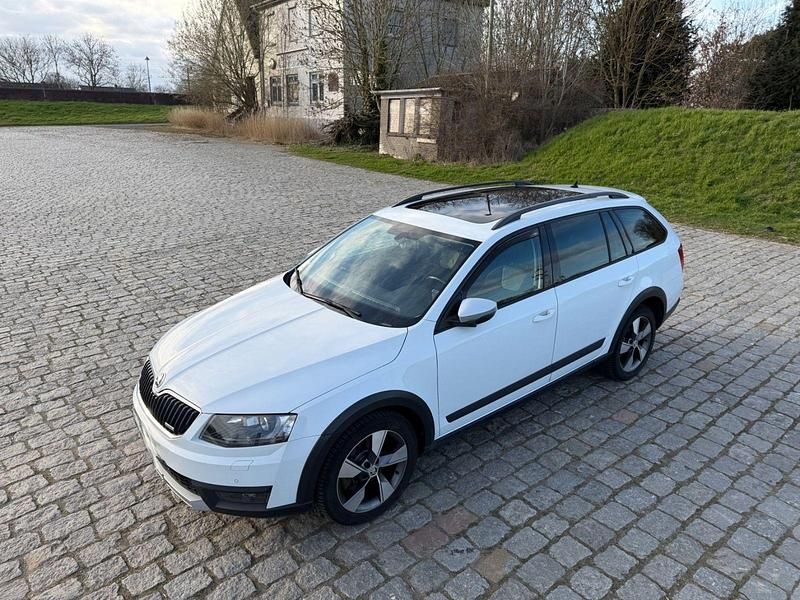 Gebraucht Skoda Octavia 184 PS (135 kW) 2016 Weiß Kleinwagen