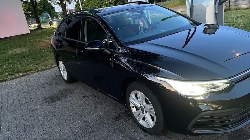 Gebraucht VW Golf VIII Life 131 PS (96 kW) 2021 Schwarz Kombi