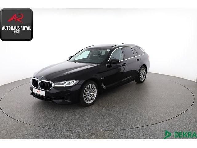 Schwarz Gebraucht 2022 BMW 530e Sport Line Kombi | 31.880 € (Superpreis) - Bild 1/4