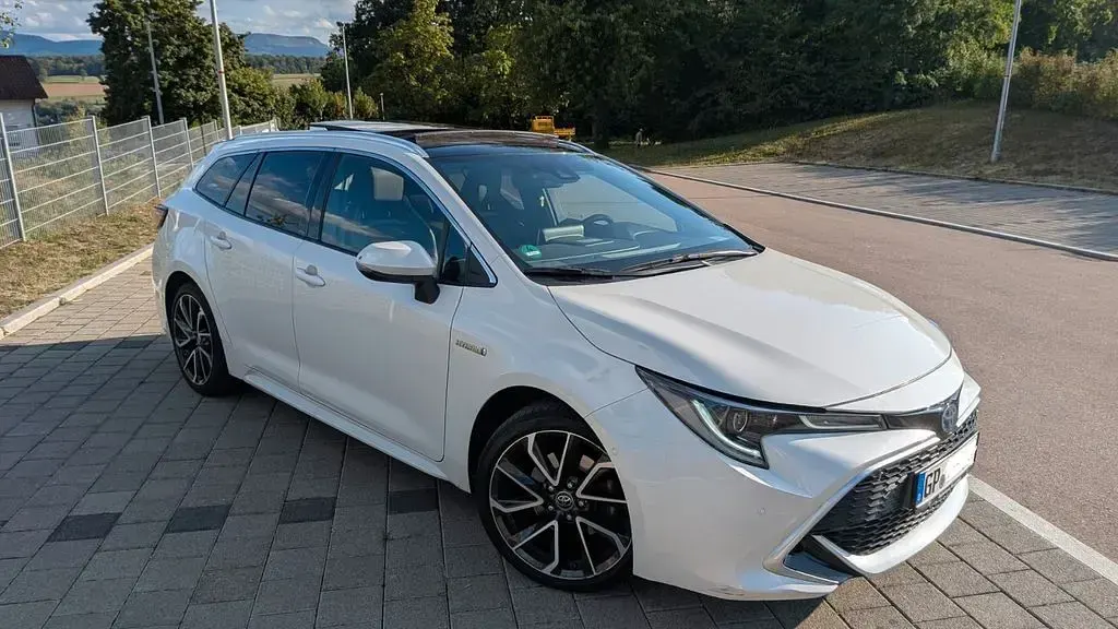 Gebraucht Toyota Corolla Lounge 184 PS (135 kW) 2019 Weiß Limousine