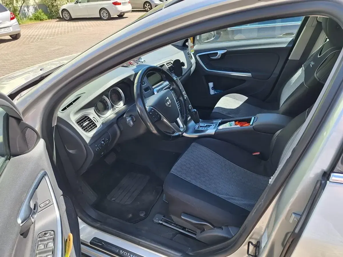 Gebraucht Volvo V60 163 PS (119 kW) 2011 Silber Kombi