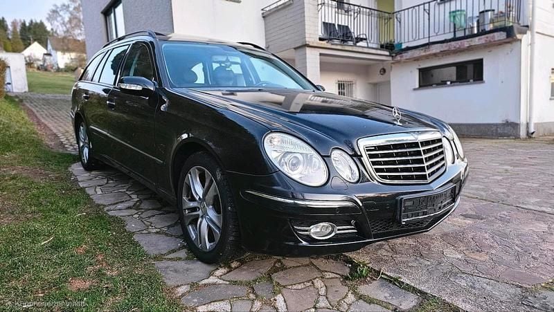 Second-hand Mercedes E320 204 CP (150 kW) 2004 Negru Break