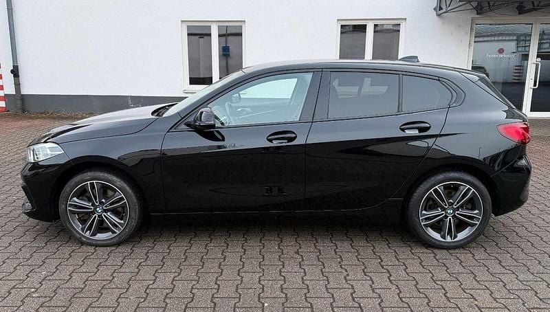Gebraucht BMW 120 Sport Line 190 PS (139 kW) 2022 Schwarz ii Kleinwagen