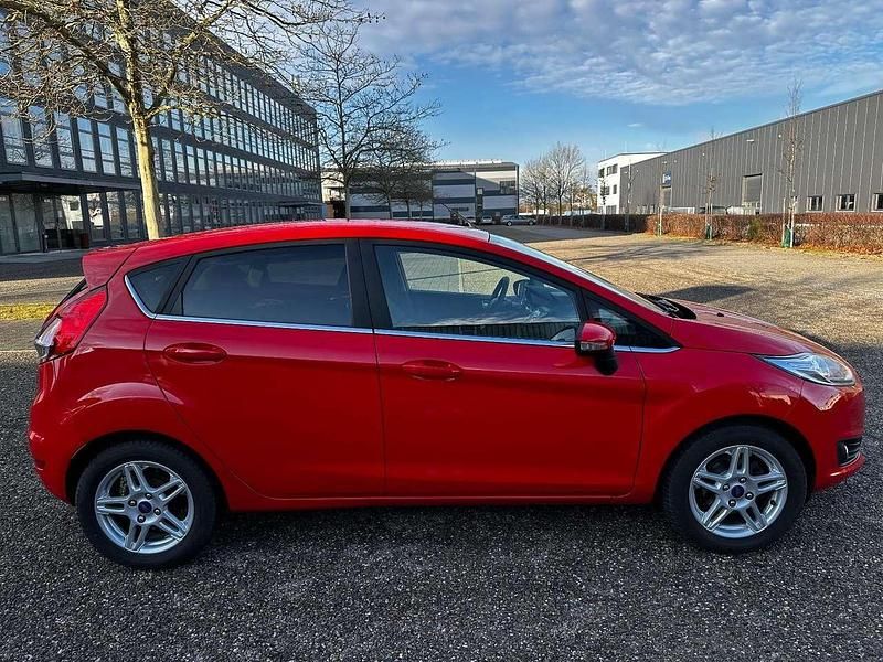 Rot Gebraucht 2014 Ford Fiesta Kleinwagen | 4.300 € (Fairer Preis) - Bild 1/4