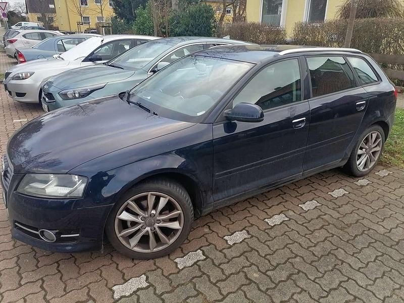 Blau Gebraucht 2012 Audi A3 Ambiente Kombi | 6.000 € (Superpreis) - Bild 1/4