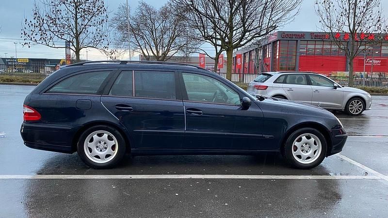 Second-hand Mercedes E220 150 CP (110 kW) 2004 Albastru Break