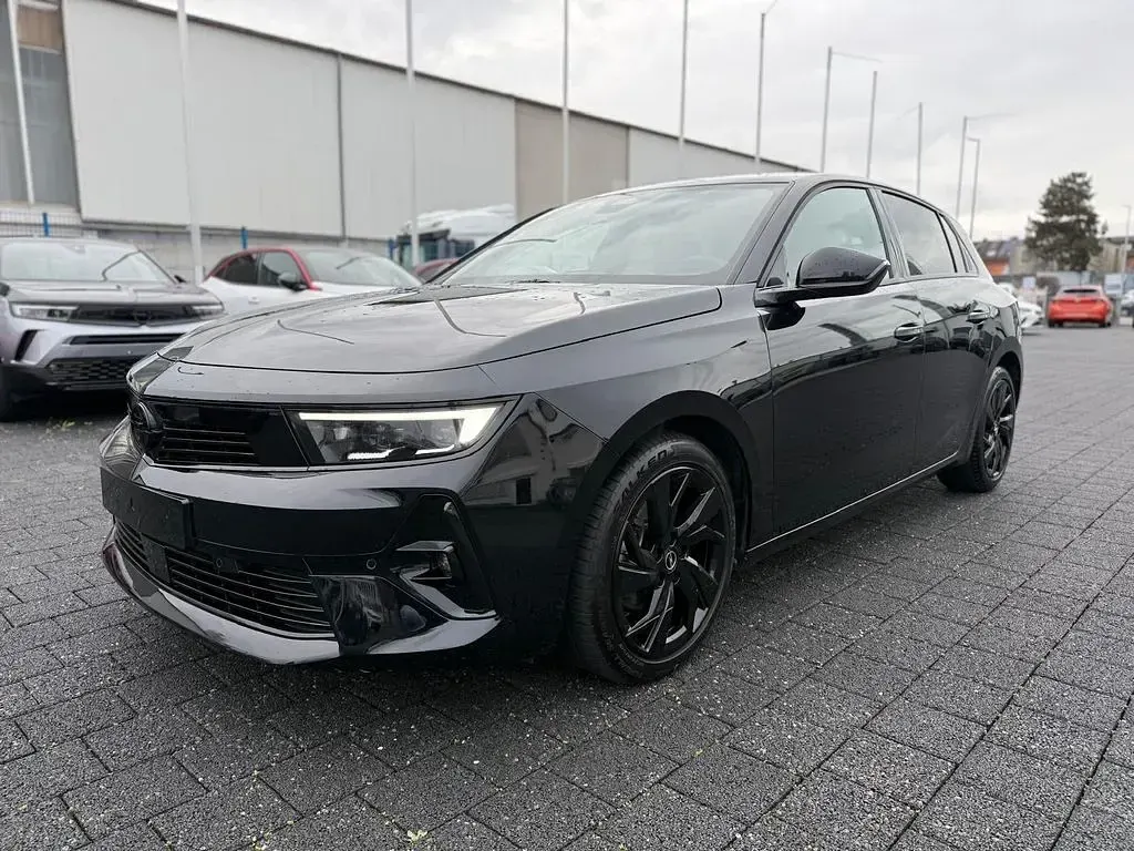 Gebraucht Opel Astra 131 PS (96 kW) 2024 Schwarz Kleinwagen