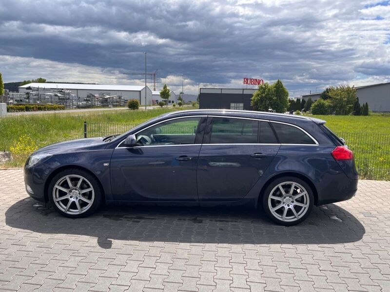 Blau Gebraucht 2009 Opel Insignia Sport Kombi | 9.250 € (Teuer) - Bild 1/4