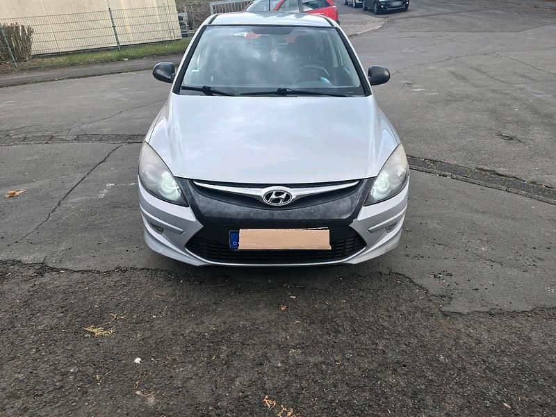 Gebraucht Hyundai i30 130 PS (95 kW) 2011 Silber Kombi