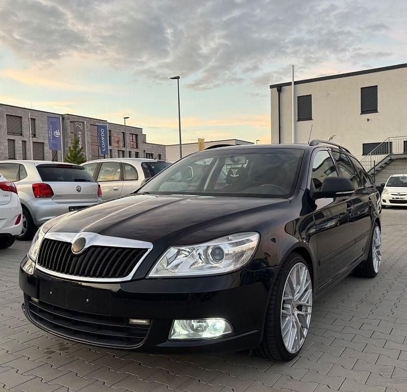 Schwarz Gebraucht 2013 Skoda Octavia Limousine | 8.450 € (Guter Preis) - Bild 1/4