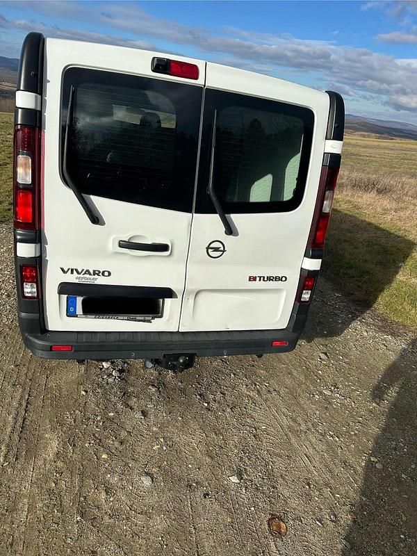 Gebraucht Opel Vivaro 145 PS (106 kW) 2017 Weiß Van / Kleinbus