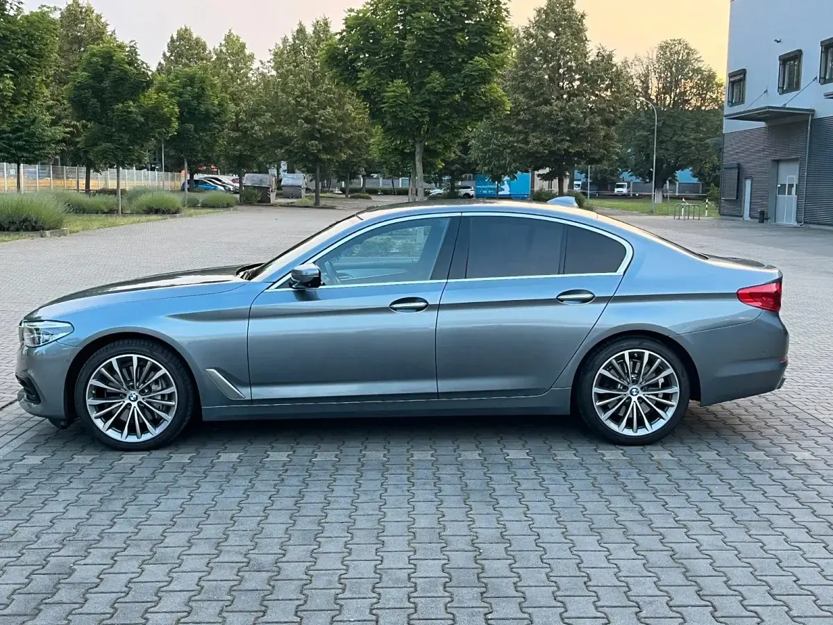 Gebraucht BMW 540 Sport Line 340 PS (250 kW) 2017 Grau Limousine
