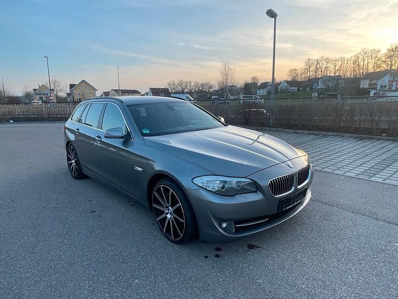 Gebraucht BMW 525 204 PS (150 kW) 2011 Grau Kombi