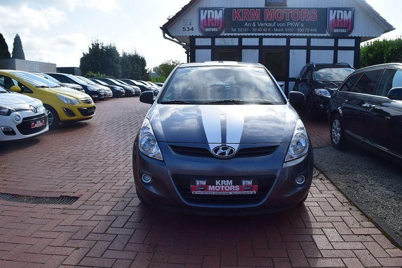 Grau Gebraucht 2009 Hyundai i20 Classic Kleinwagen | 3.490 € (Fairer Preis) - Bild 1/4
