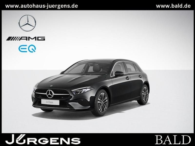 Schwarz metalliclack kosmossch Gebraucht 2024 Mercedes A200 Progressive Limousine | 28.980 € (Fairer Preis) - Bild 1/2