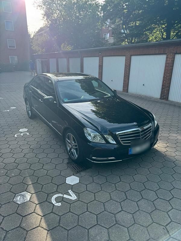 Schwarz Gebraucht 2013 Mercedes E350 AMG Limousine | 10.000 € (Guter Preis) - Bild 1/4